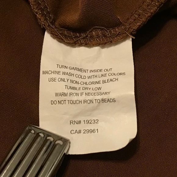 Alfred Dunner brown short-sleeved blouse with coppery-bronze pin beading (2X) - Picture 8 of 16